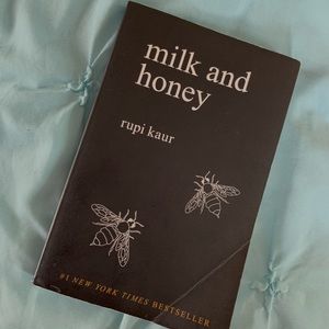 The best seller MILK AND HONEY poetry paperback